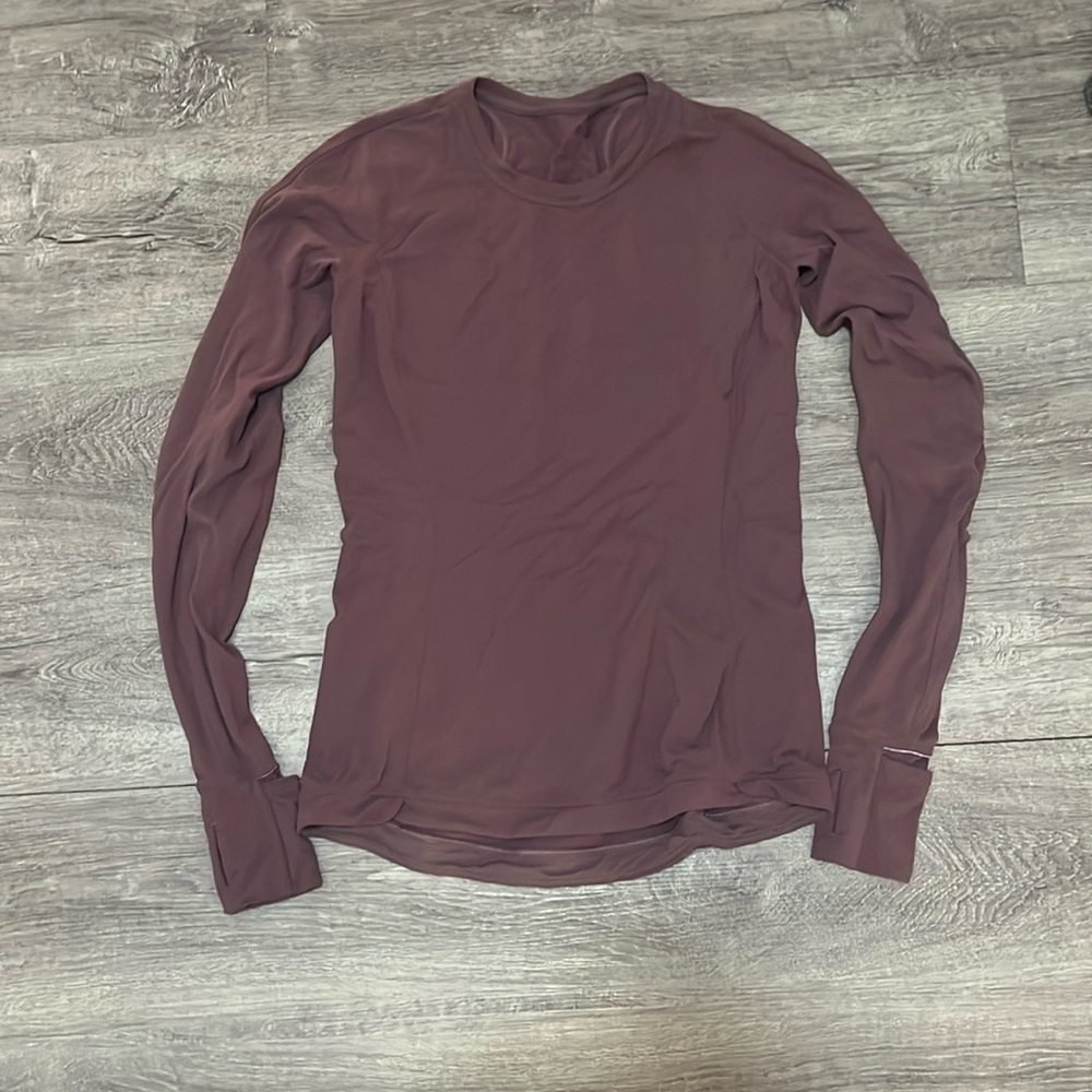 Great used condition Lulu run long sleeve